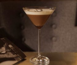 Wodka Eierlikör Cocktail mit Schokoladensirup